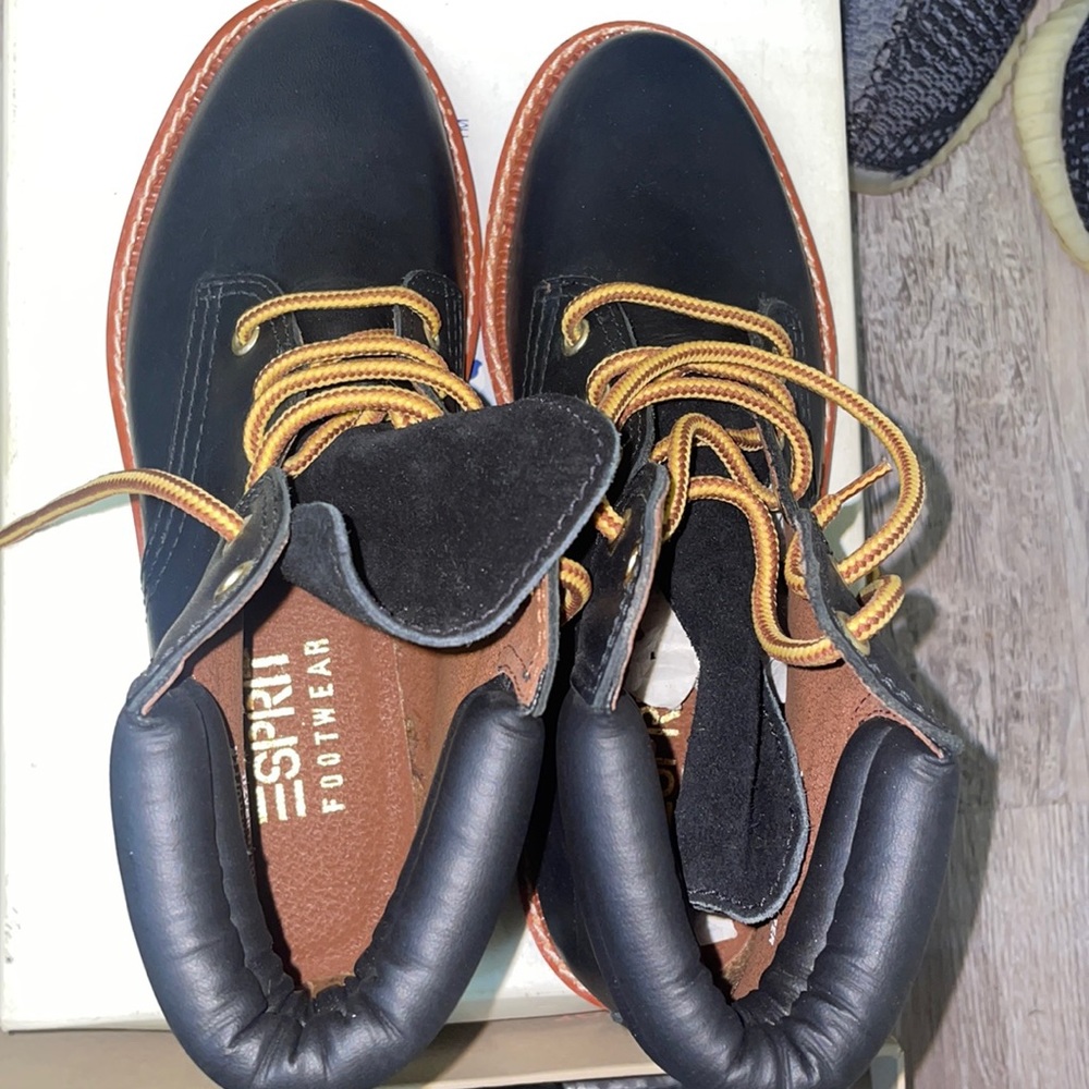 Never worn espirit size 7.5 woman shoes